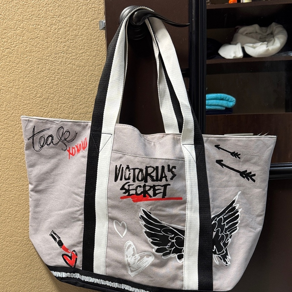 Victoria's Secret Black and Gray Graphic Tote